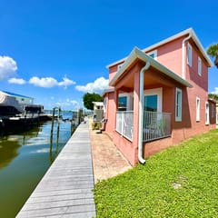 Coral Reef Retreat (N40)