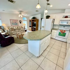 Ocean Breeze Hideaway (V828)