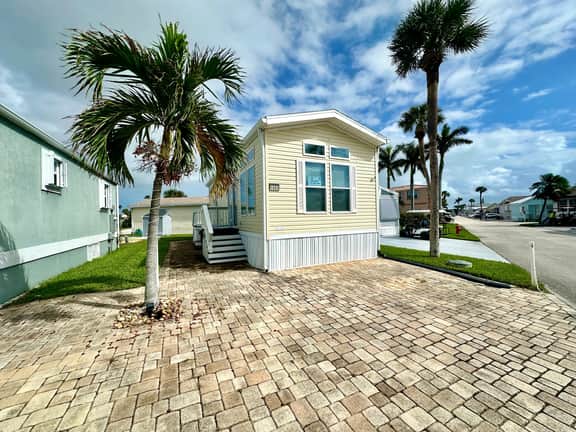 Flip Flop Inn (N1003) - Image 2
