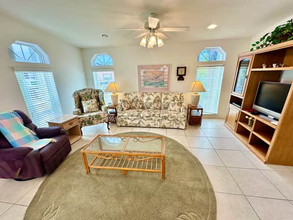 Ocean Breeze Hideaway (V828) - Image 2