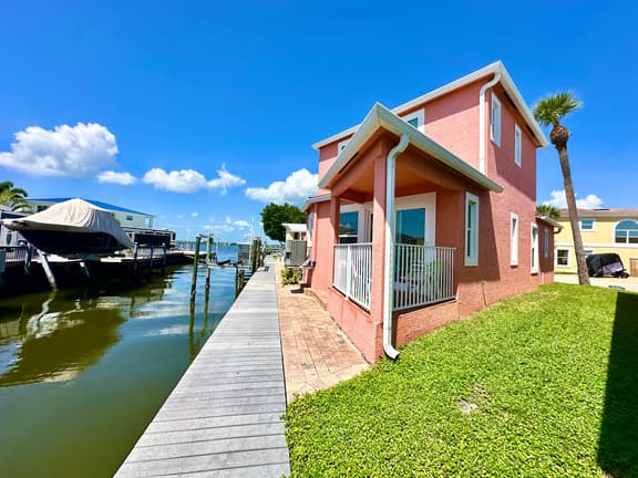 Coral Reef Retreat (N40) - Image 1