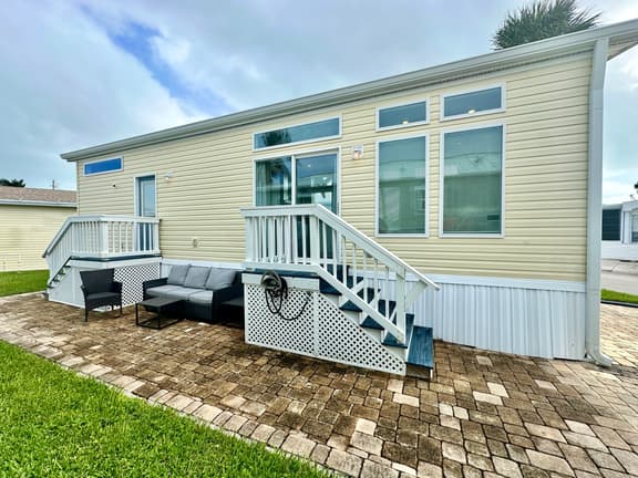 Flip Flop Inn (N1003) - Image 1