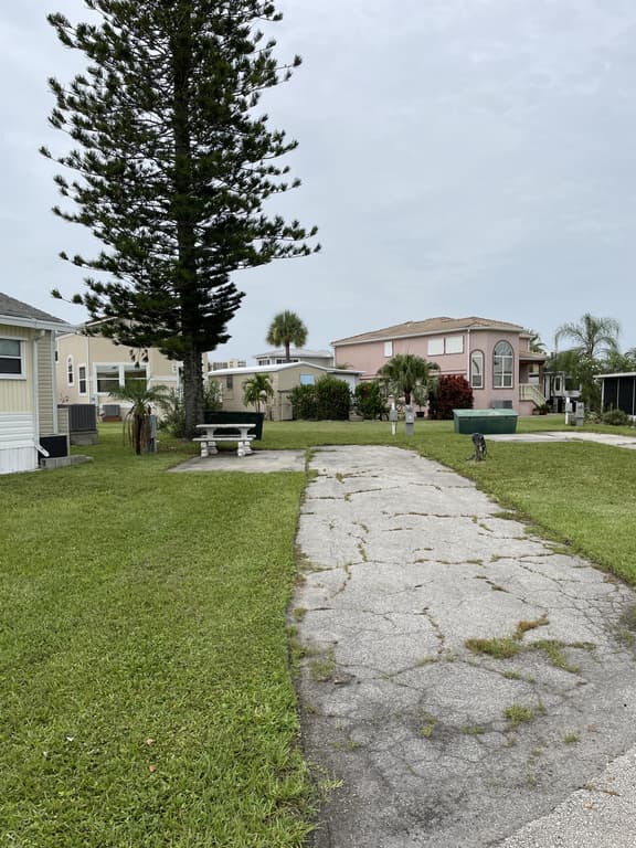 Nettles Island 0683 - Image 1