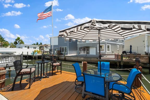 Island Dock House(1143) - Image 1